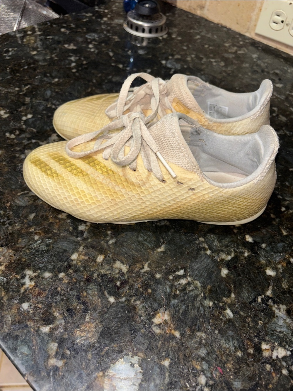 Adidas ghosted 3 soccer cleats! Youth 3.5